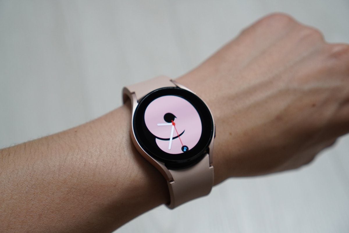 inline_904_https://www.resco.net/app/uploads/2021/01/samsung_galaxy_watch_4.jpg